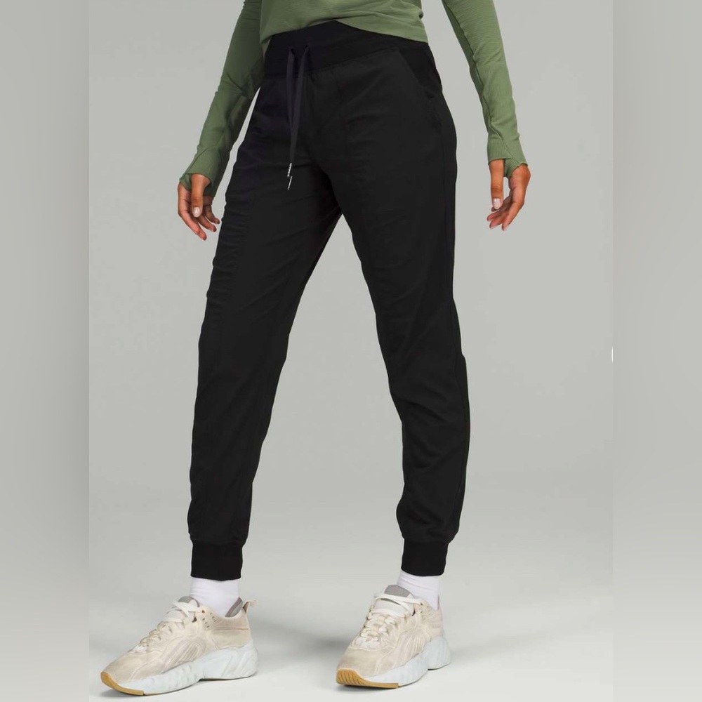 Lululemon Dance Studio Mid-Rise Jogger
Black 6